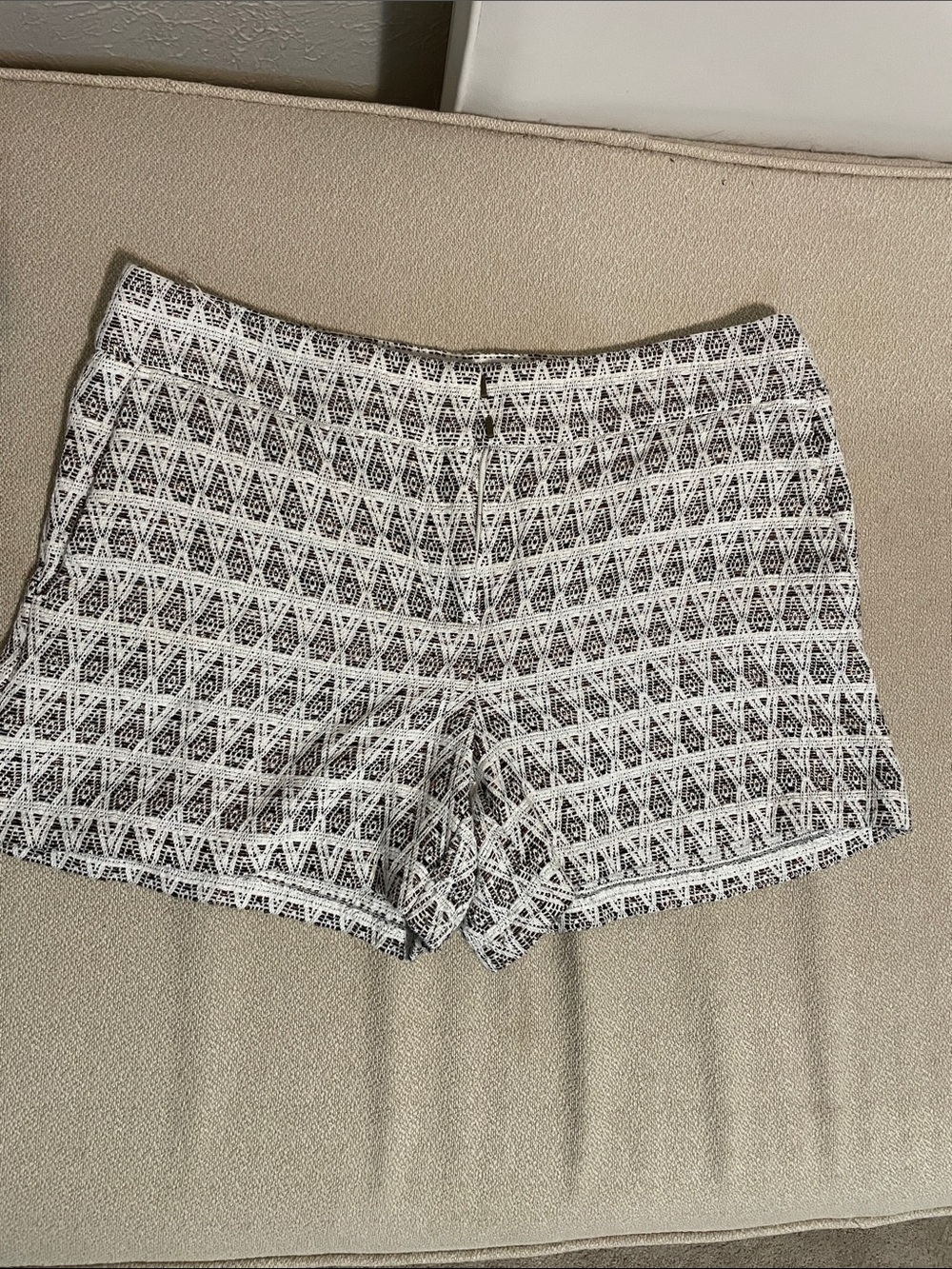 LOFT Riviera Short in geometric iridescent print. Size 8.